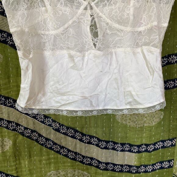 Vintage Y2K Victoria's Secret Ivory Silk/ Lace Sleeveless Blouse Size Medium - Picture 5 of 14
